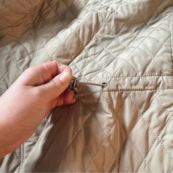 Women's Quilted Jacket - Cream/Beige - Picture 9 of 10